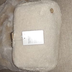 Lululemon Everywhere Belt Bag 2L